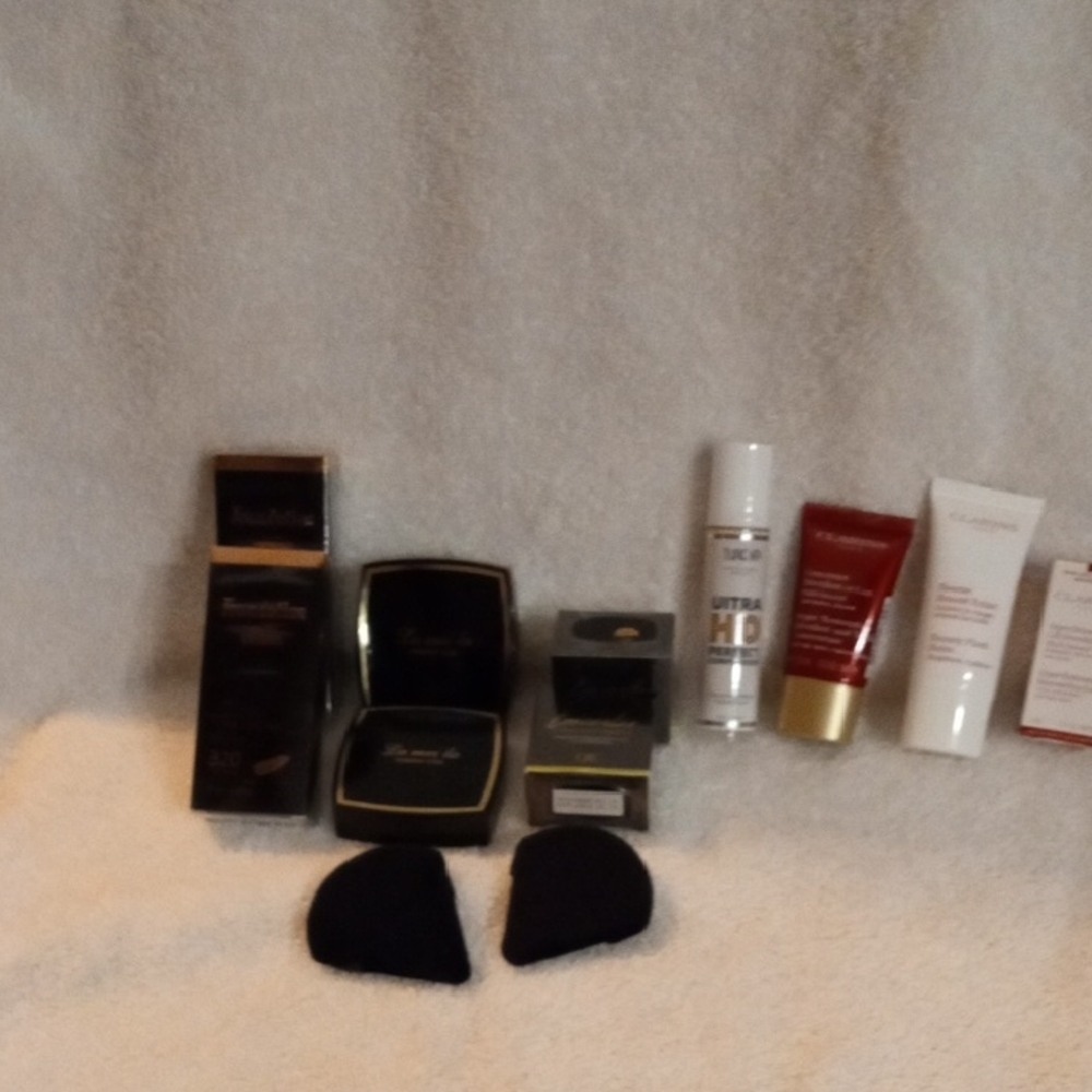 Women’s Skincare & Makeup Set – Black & White